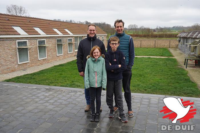 Jeske en Benjamin met hun mentor Joost. Jeske en Benjamin met hun mentor Joost.