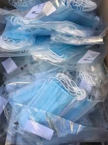 Aan de KBDB werden mondmaskers geschonken.