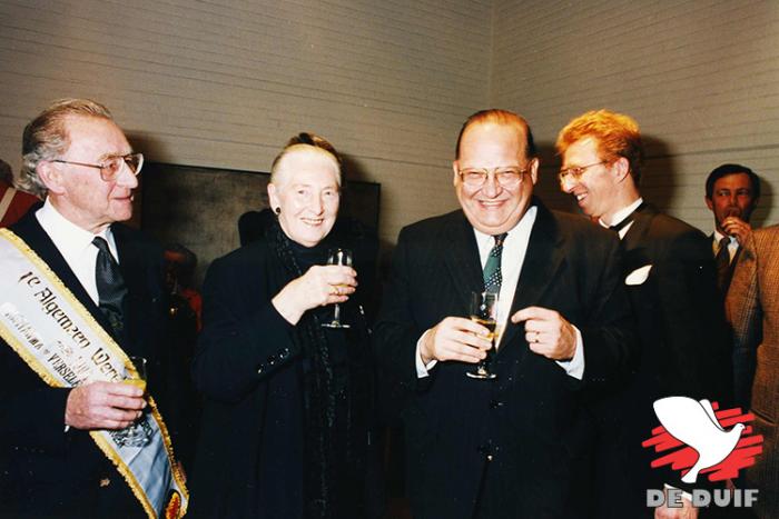 De familie Koopman met ex-premier Jean-Luc Dehaene na de winst van het Wereldkampioenschap Versele-Laga in 1994. De familie Koopman met ex-premier Jean-Luc Dehaene na de winst van het Wereldkampioenschap Versele-Laga in 1994.
