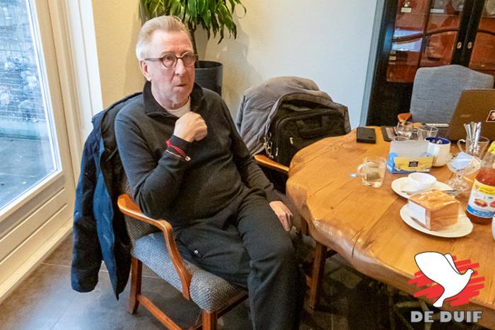 Gerard op de praatstoel. Gerard op de praatstoel.