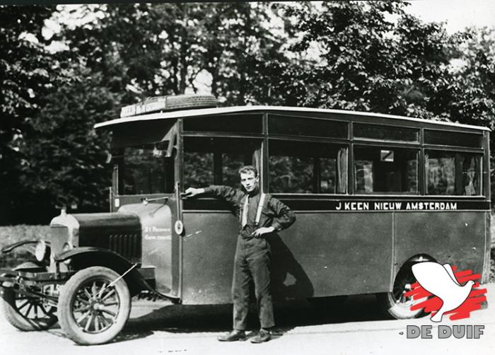 De familie van moeder Jansje baatte een transport/taxibedrijf uit. De familie van moeder Jansje baatte een transport/taxibedrijf uit.