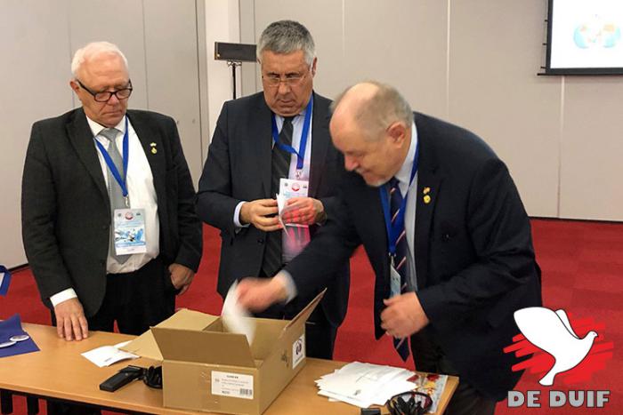 Tellen van de stemmen. / Counting of the votes. Tellen van de stemmen. / Counting of the votes.