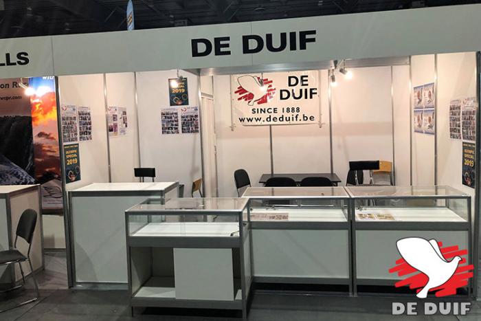 Voorbereidingen aan onze stand. Voorbereidingen aan onze stand.