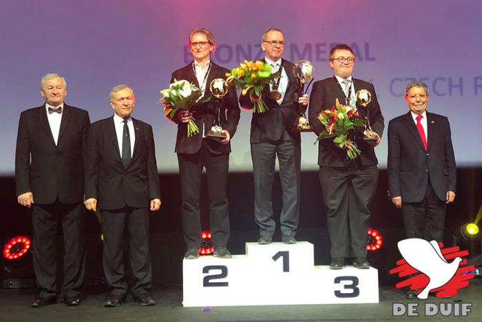 Standaardklasse, jonge duivinnen Standaardklasse, jonge duivinnen