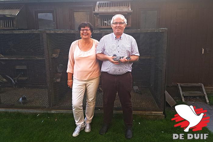 Adrie en Ria Thijs pakken de 1e op Orleans tegen 1201 duiven in Afdeling Zeeland. Adrie en Ria Thijs pakken de 1e op Orleans tegen 1201 duiven in Afdeling Zeeland.