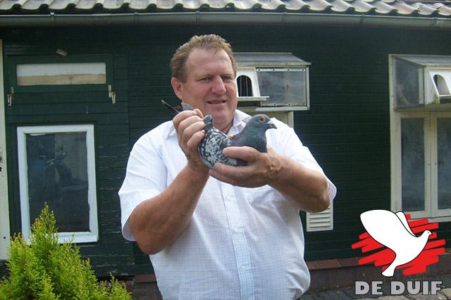 Wil van Buul & Zoon, Knegsel wint 1e St. Vincent 1852 d. in Afd. 3 / Zuiderkempen. in Sector 1 is dit 4e van 6187 d. en Nationaal 6e van 13.472 d. Wil van Buul & Zoon, Knegsel wint 1e St. Vincent 1852 d. in Afd. 3 / Zuiderkempen. in Sector 1 is dit 4e van 6187 d. en Nationaal 6e van 13.472 d.