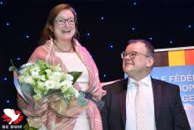 Ann Knaepen werd in de bloemen gezet voor de meer dan 20 jaar presentatie van de Nationale Dagen.