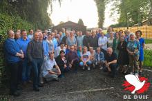 Duivenvrienden op bezoek tijdens Eddy's 50e verjaardag.