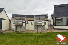 Links en rechts telkens een duivinnenhok.
