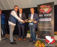 Gerard en Bas Verkerk tijdens de uitreiking van de Gouden Duif.