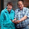 Bob en zijn dochter met winnende duif "De Moolenaar".