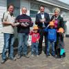 John en Anja van Wanrooij met de kinderen Willem, Isa en Guus en links de verzorgers Rien en Henri : samen genieten van duivensport op hoog niveau !
