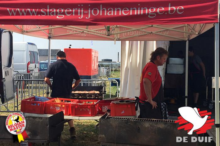 Voorbereidingen voor de barbecue.