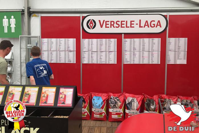 Het grote bord met de winnaars van de tombola.