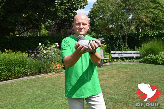 Stephan Machiels met zijn nationale winnares "Serena". Stephan Machiels met zijn nationale winnares "Serena".