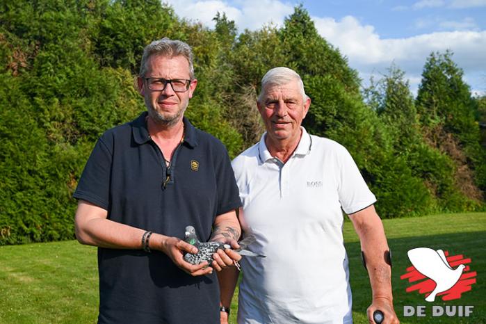 Vader en zoon Clabots uit het Henegouwse Grâce-Hollogne winnen Limoges bij de oude en hebben de snelste van alle 16.063 duiven.