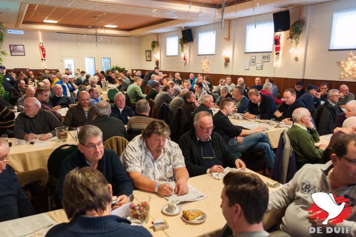 Zaal "Oad Thoear" zat weer helemaal vol.