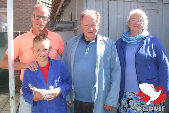 Cor, Niek, Cees en Nel de Ridder, Arnemuiden, winnaars 1e Nationaal St. Vincent in Nederland.