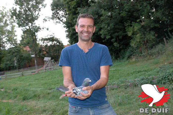 Youri Deblanc wint 1e Nationaal Libourne tegen 4624 oude duiven.
