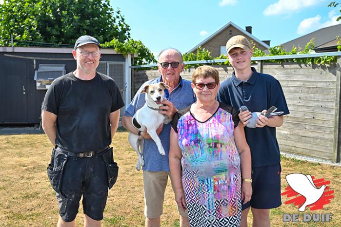 De familie Liliane Demely viert de overwinning op La Souterraine!