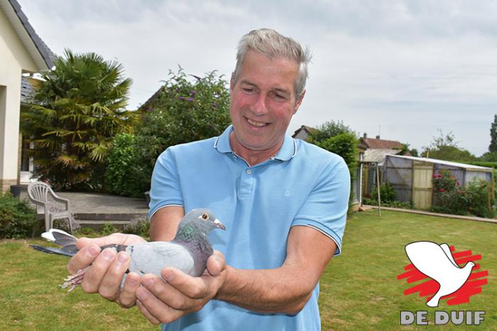 Michel Dubois met zijn internationale winnaar Agen.