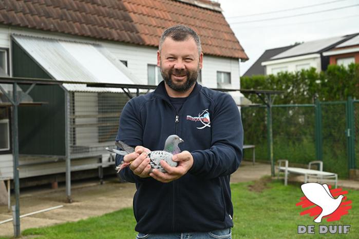 Oliver Sabol met de winnaar. Oliver Sabol met de winnaar.