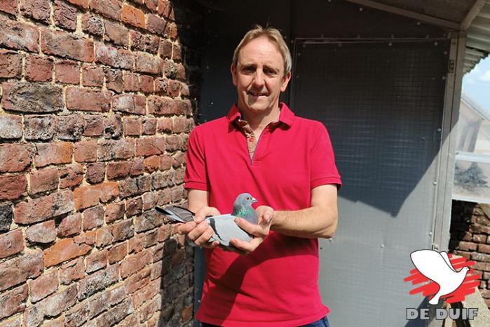 Nico Fourneau is een crème van een mens en duivenmelker. Met superduif “Bergerac Man” wint hij 1e World Best Pigeon Allround.