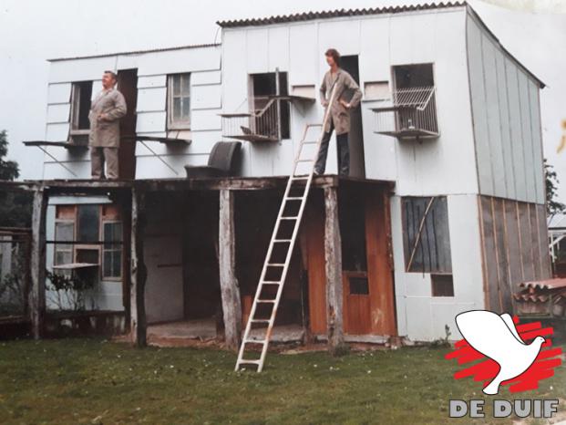 Nostalgie van een kleine 40 jaar geleden toen er hard gespeeld werd. Links vader Urbain (84) en rechts zoon Patrick Lenaerts in zijn jonge jaren.