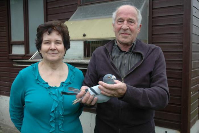 Jules en Julia Lens bekroonden een knap seizoen met de nationale titel bij de jonge duiven.