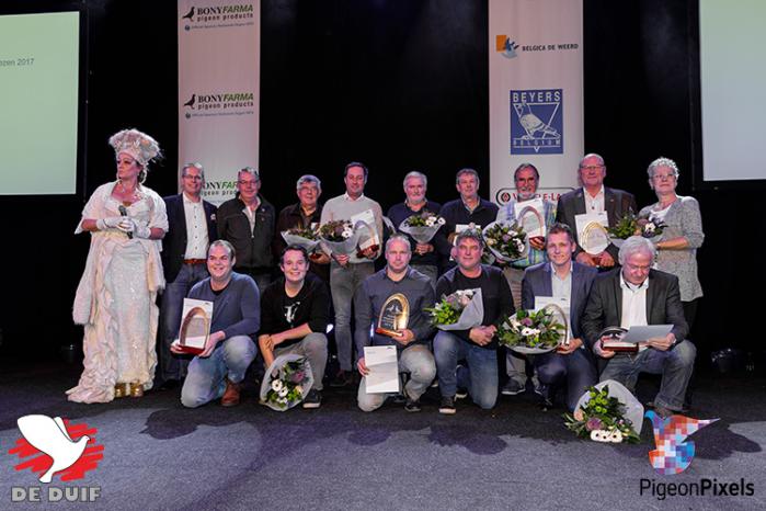 Nationale Kampioenen grote fond aangewezen : 1 Fr. Belleter, Nispen 2 N. van den Hurk, Oss 3 Gerard Griffioen, Zevenhoven 4 F. Zwiers, Terheijden 5 Bert Meijer, Klazienaveen 6 Herman Brinkman, Tuk 7 Comb. Seelen, Borne 8 Comb de Pijper, Hoeven 9 Gebr. Lowik, Almelo 10 J. Hommes & Zonen, Akersloot.