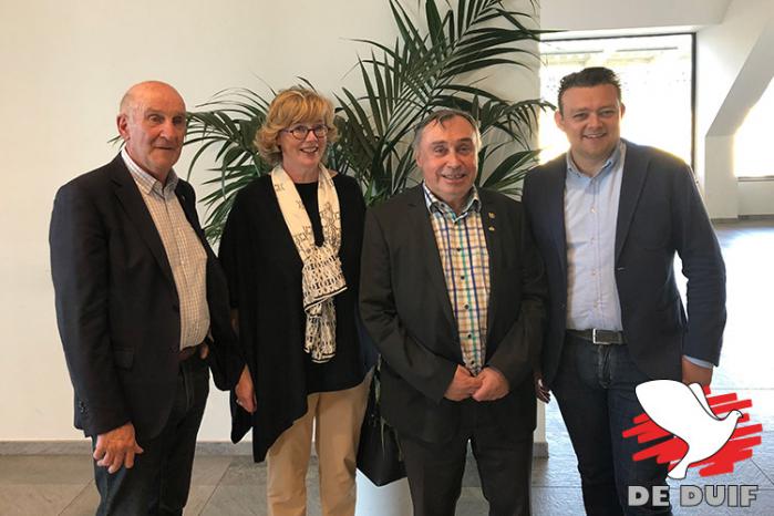 v.l.n.r. Jean-Louis Loix (ex-voorzitter KBDB Limburg en lid promotiecommissie KBDB), Veerle Heeren (burgemeester St. Truiden), Frans Hermans (voorzitter KBDB) en Carl Nijssens (schepen van sport).