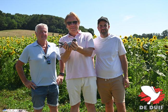 Nog geen maand na hun winst op Tulle, wint Team Platteeuw Z nationaal Chateauroux bij de jaarse, tevens snelste van 14.101 duiven. Nog geen maand na hun winst op Tulle, wint Team Platteeuw Z nationaal Chateauroux bij de jaarse, tevens snelste van 14.101 duiven.