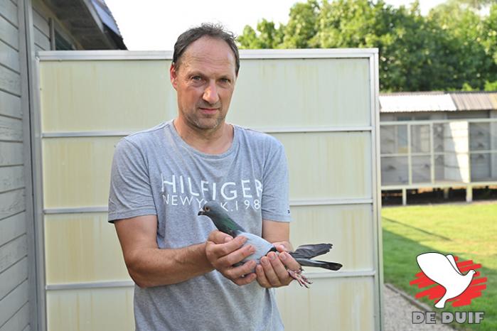 Gunther Smet wint 1e nationaal 3838 oude duiven.