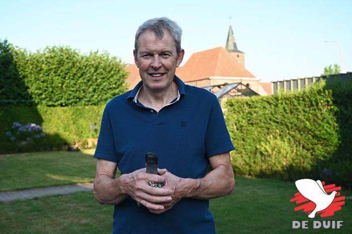 Afgelopen zaterdag zat alles mee en aan alle voorwaarden werd voldaan om ten huize Speybroeck meerdere duivenwedstrijden in de goede plooi te laten vallen. Afgelopen zaterdag zat alles mee en aan alle voorwaarden werd voldaan om ten huize Speybroeck meerdere duivenwedstrijden in de goede plooi te laten vallen.