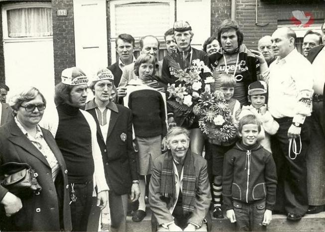 oude foto: Benny Steveninck was in zijn jonge jaren een gevierd renner. Weliswaar geen spurter maar hij boekte toch 15 overwinningen.