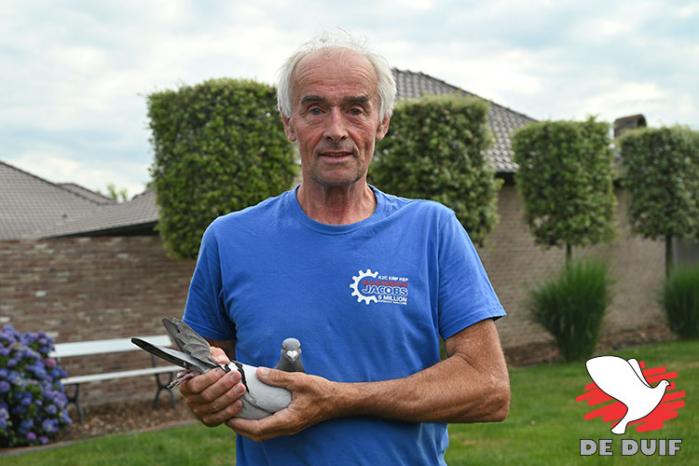 Minimelker Frans Tops wint Nationaal Argenton 9091 jaarse. Minimelker Frans Tops wint Nationaal Argenton 9091 jaarse.