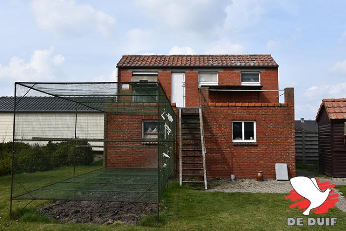 Onderaan het kweekhok en boven de hokken voor Quiévrain en Noyon.