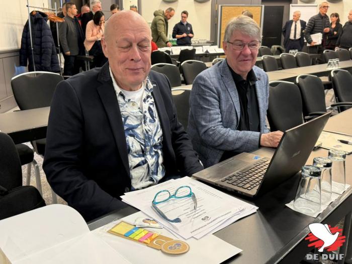 Frank Marinus (penningmeester) en Ben Geerink (voorzitter) Frank Marinus (penningmeester) en Ben Geerink (voorzitter)