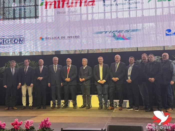 Alle aanwezige sponsors (platinum, goud, zilver) met het Duitse bestuur. Alle aanwezige sponsors (platinum, goud, zilver) met het Duitse bestuur.