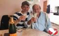 Kris Cleirbaut en Henk de Weerd heffen het glas op hun nationale zeges op Chateauroux.