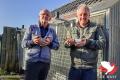 Jo Claeskens en vader Joseph voor het hok van de jonge duiven. Jo deed het schitterend en had de 1e Nat. Asduif kleine halve fond jonge duiven op de kooi !