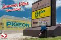 Mike leest De Duif bij Pigeon Key, Florida.