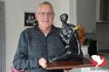 Serge Van Elsacker met de trofee van Koning Union Antwerpen.